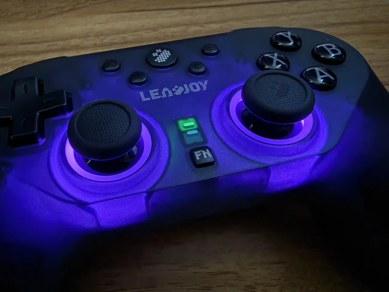 RGB LEDリングが点灯している