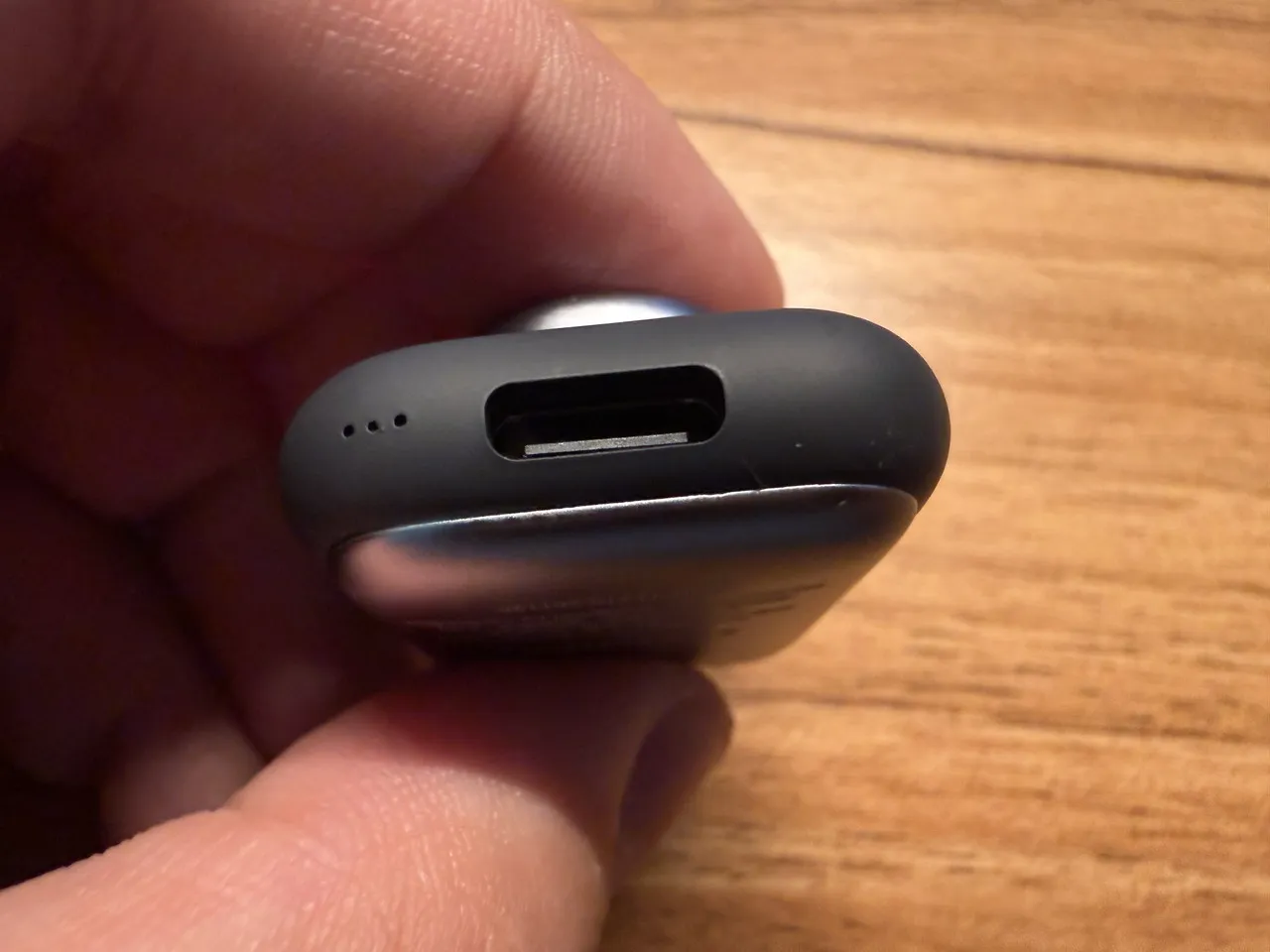 SwitchBot AIマインドクリップのUSB-Cポート