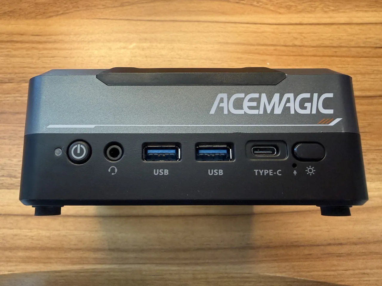 ACEMAGIC AM18の正面インターフェース