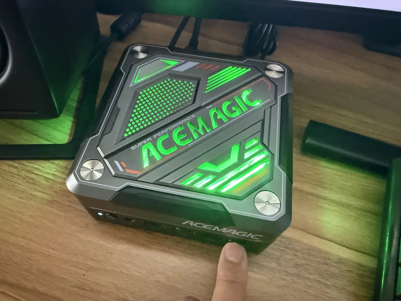 ACEMAGIC AM18を単色点灯にしている