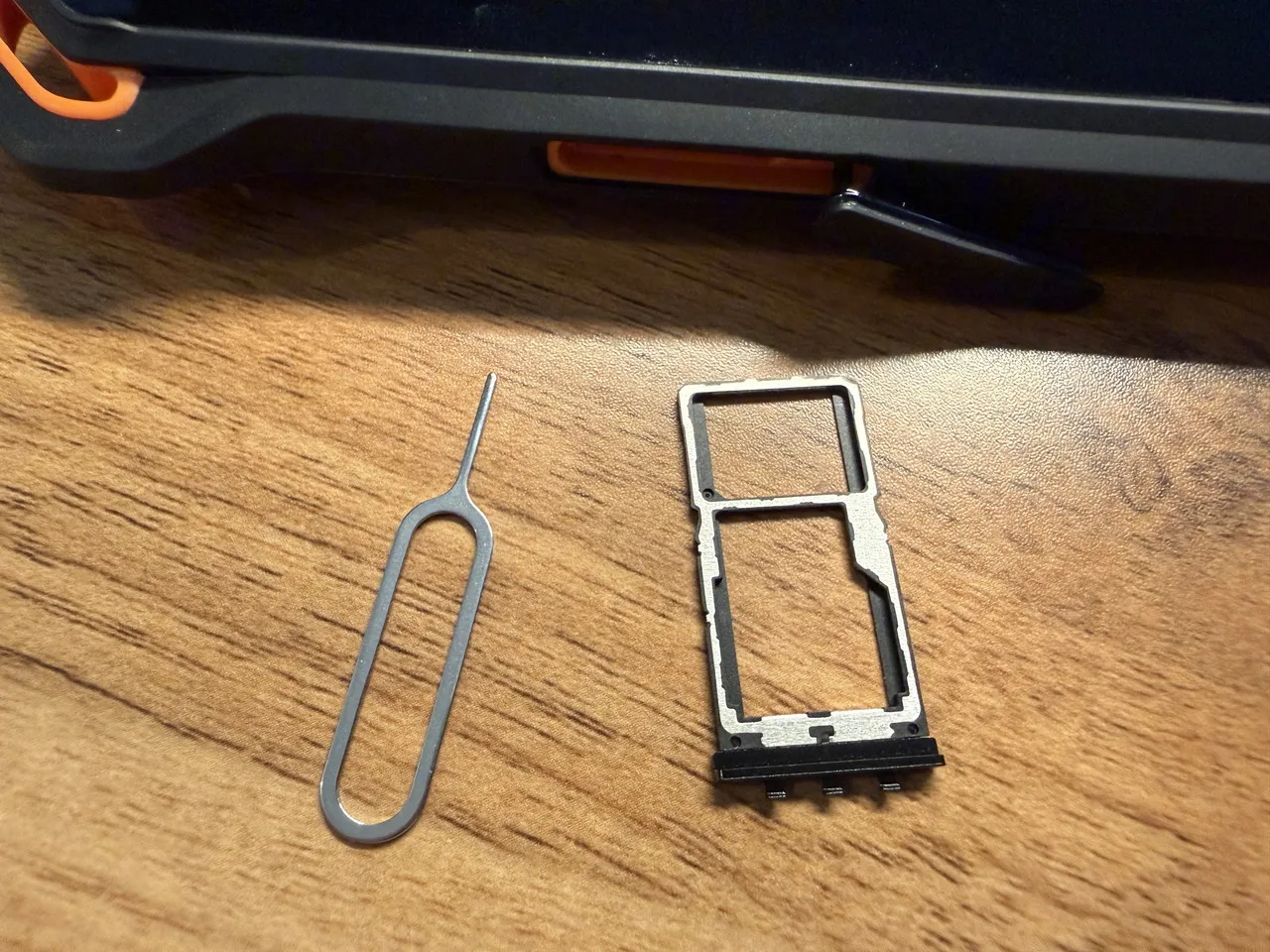 カードスロットを開いた