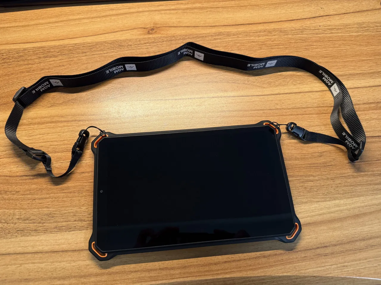 AGM PAD P3 Compactにショルダーストラップを取り付けた