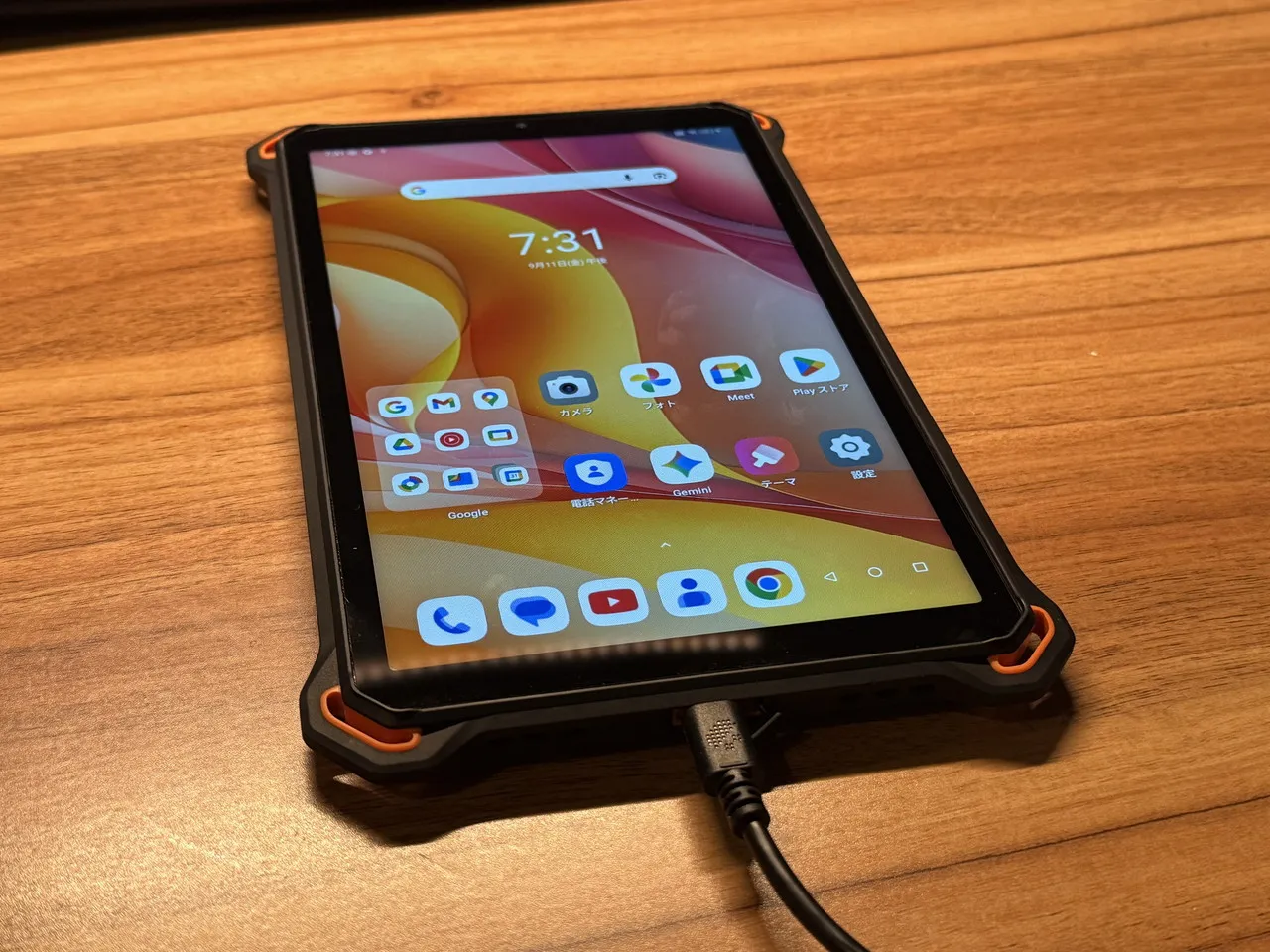 充電中のAGM PAD P3 Compact