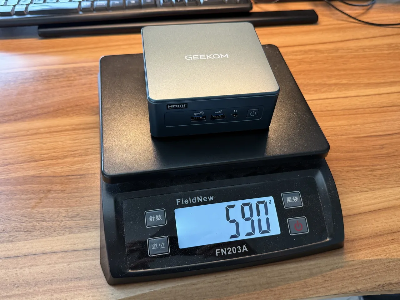 GEEKOM IT13 2026 Editionを計量している