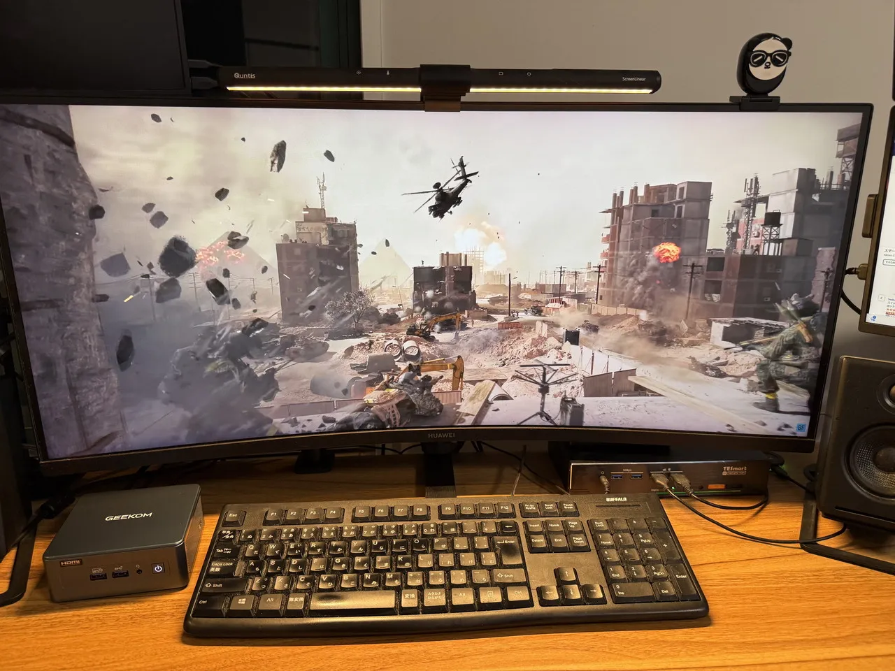 GEEKOM IT13 2026 Editionでゲーム動画を再生している