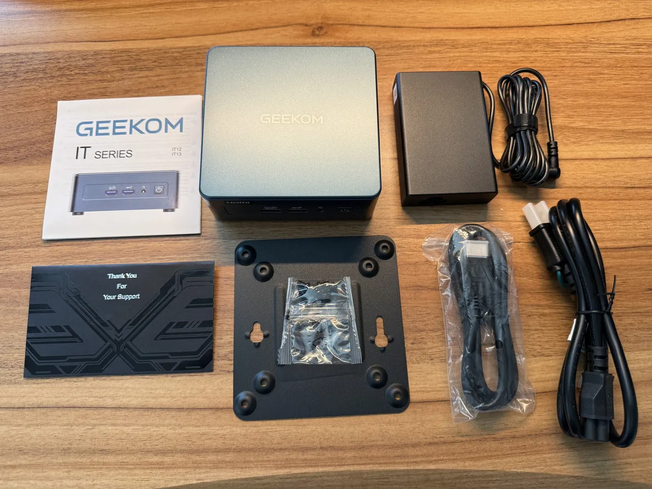 GEEKOM IT13 2026 Editionのパッケージ付属品一式
