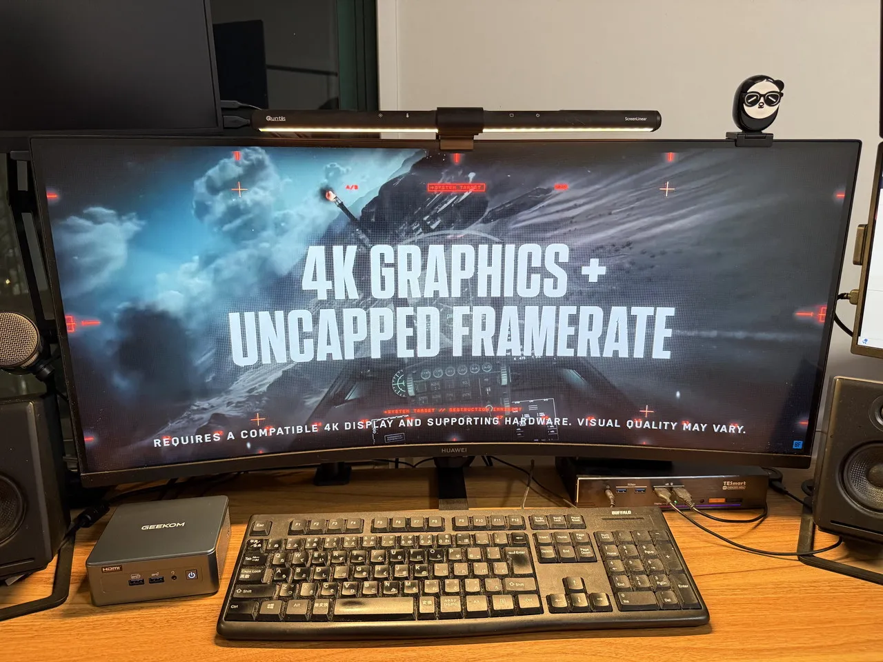 GEEKOM IT13 2026 Editionでゲーム動画を視聴している