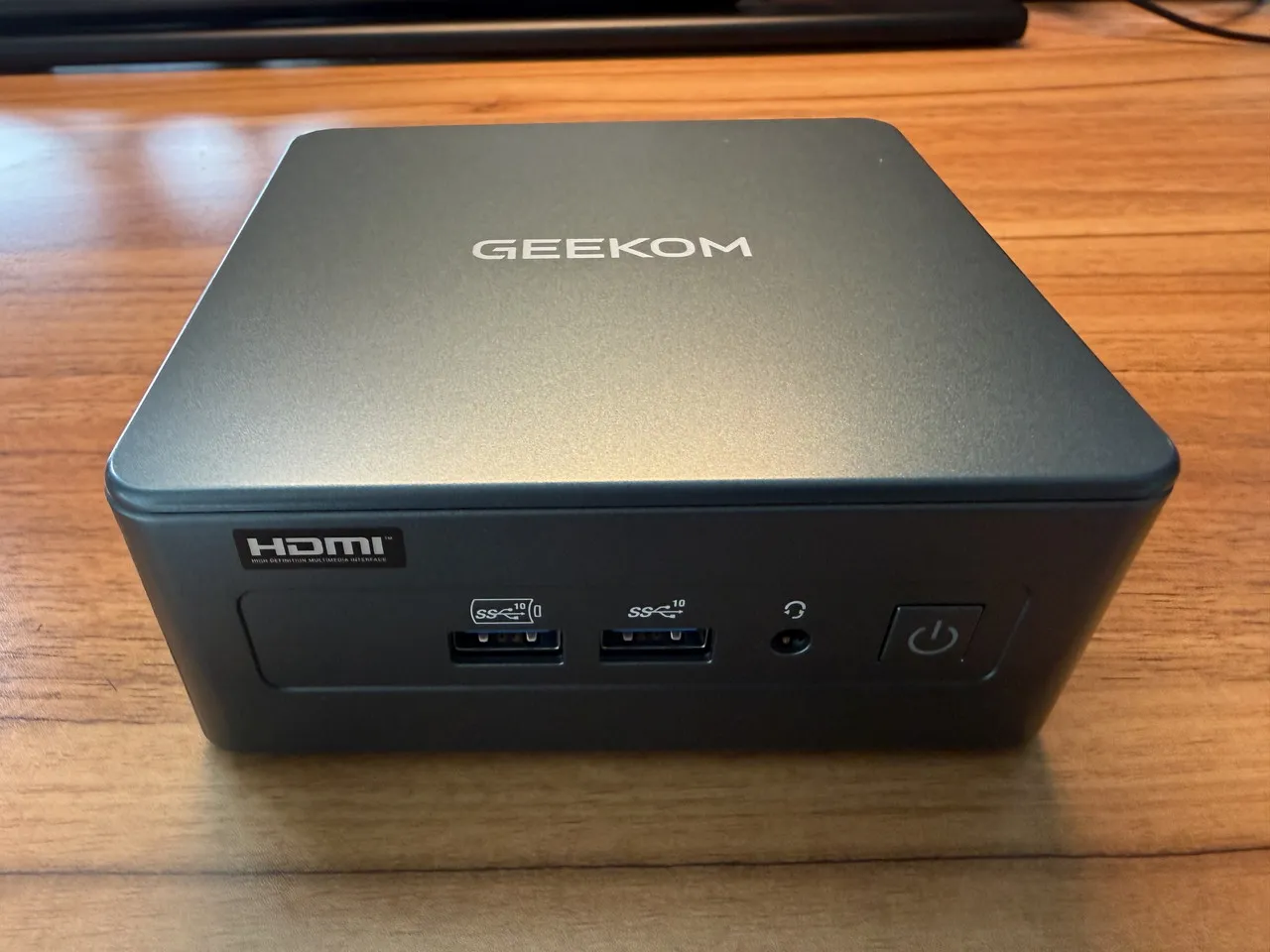 GEEKOM IT13 2026 Editionの外観(正面アングル)