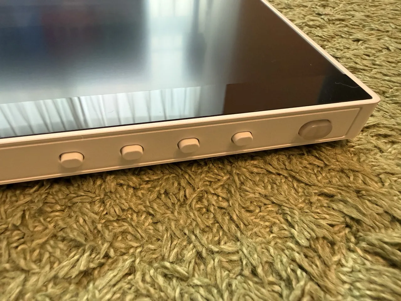 メニュー操作用の物理ボタン