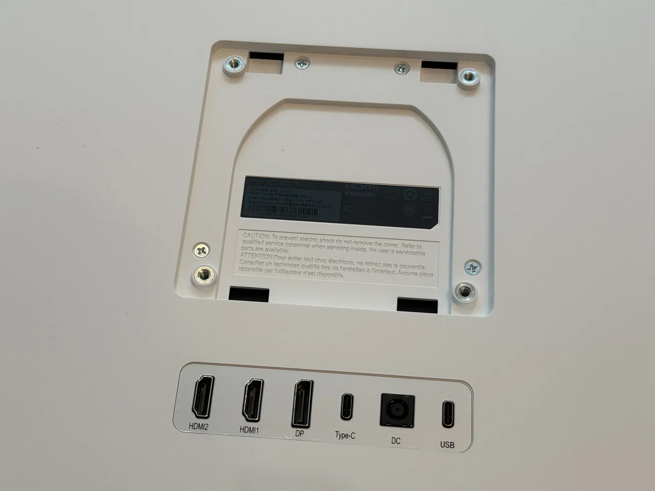 INNOCN CB27U1の背面インターフェース
