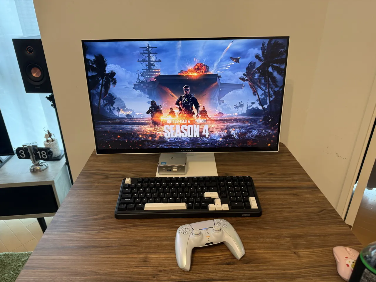 INNOCN CB27U1でゲームをプレイしている