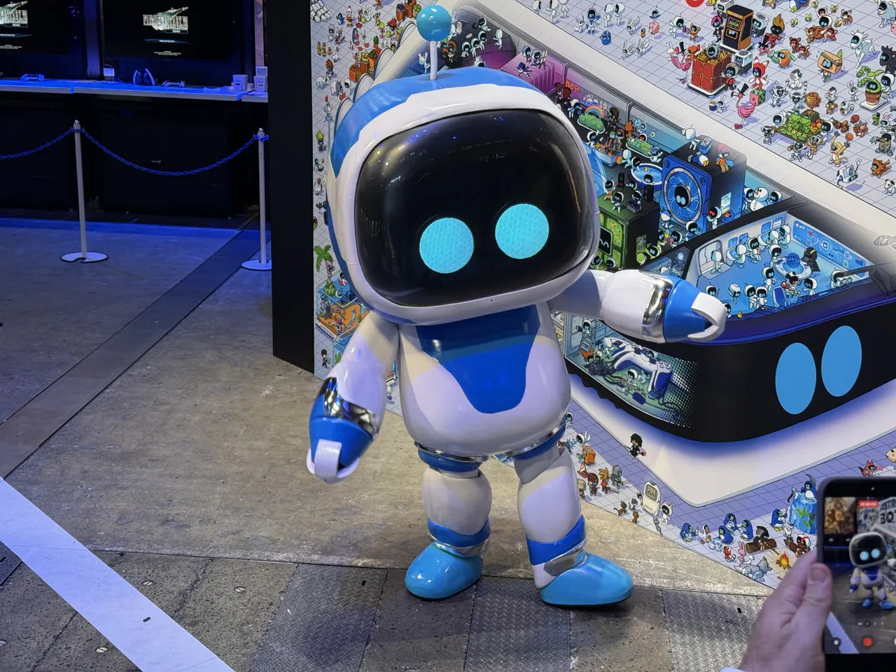 PlayStationブースに展示されたアストロのキャラクター造形