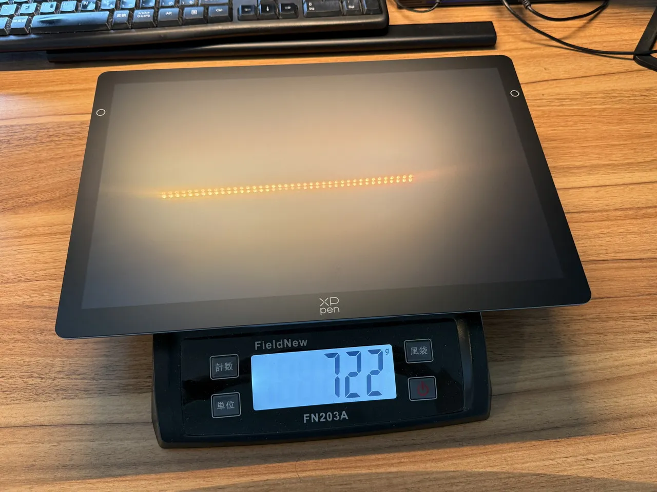 XPPen Artist Ultra 14を計量している