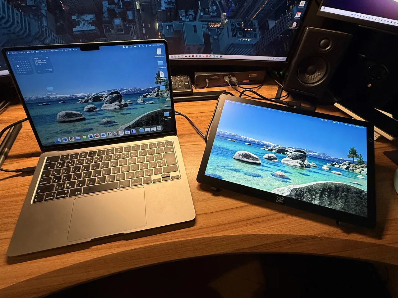 XPPen Artist Ultra 14とMacBook Airを接続している