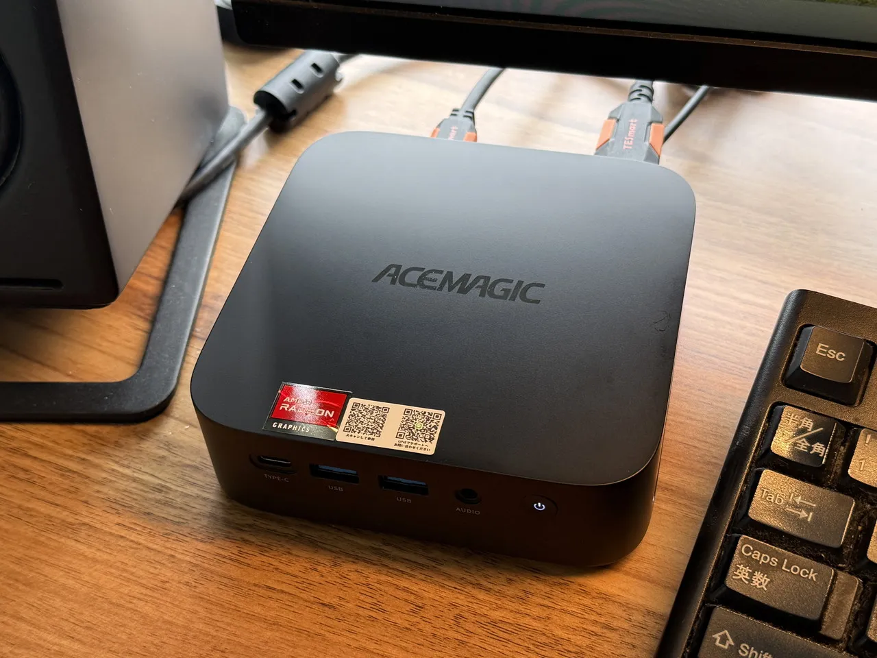 デスク上で稼働しているACEMAGIC K1 7330U