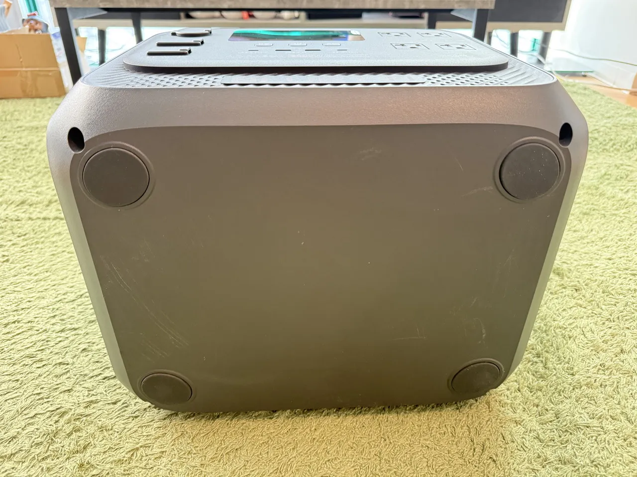 BLUETTI AORA 300の底部