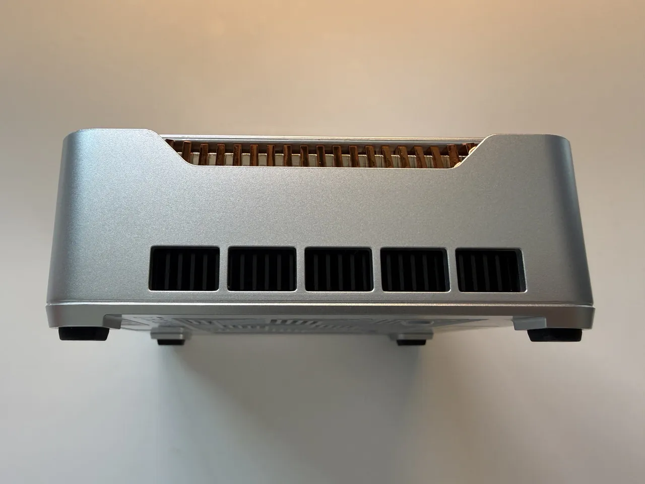 NiPoGi P2(Core 5 320)の左側面インターフェース