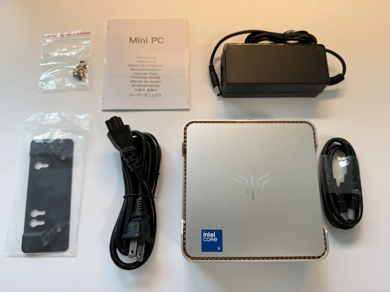 NiPoGi P2(Core 5 320)のパッケージ付属品一式