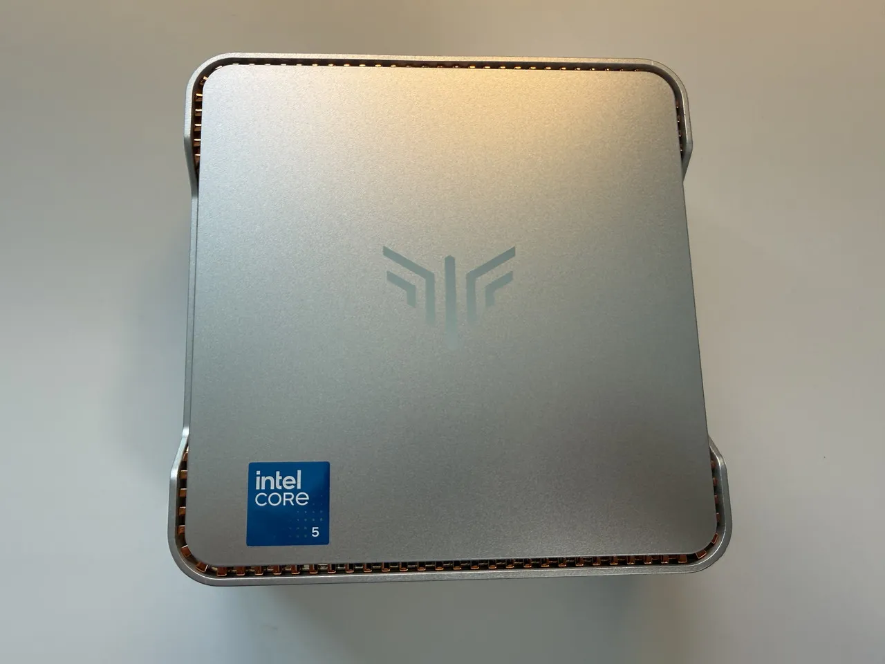 NiPoGi P2(Core 5 320)の外観(真上アングル)