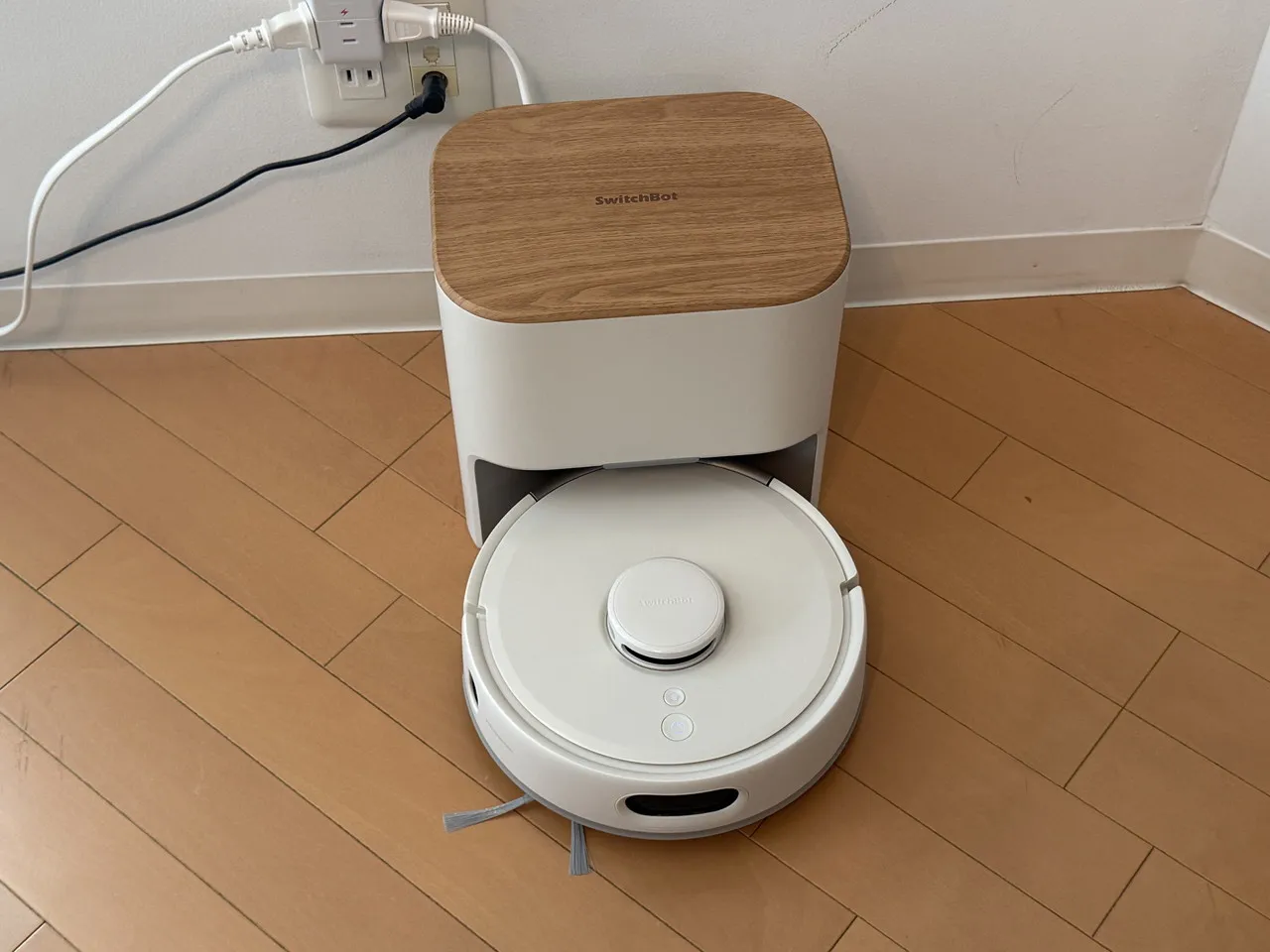 ロボット本体をステーションに設置した
