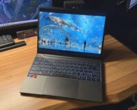 デスク上に置かれたCHUWI Corebook X