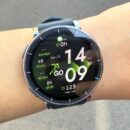 屋外でAmazfit Active 3 Premiumを装着している様子