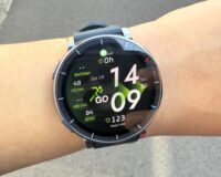 屋外でAmazfit Active 3 Premiumを装着している様子