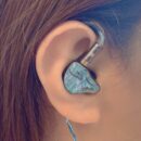 Juzear x Z Reviews Defiant 鳴神を装着している女性