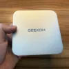 GEEKOM A5 Pro 2026 Editionを手で掴んでいる