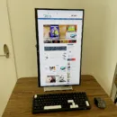 縦向きで映像を表示しているKTC H27E6S