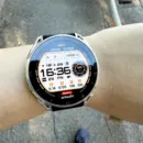 左腕に装着されたAmazfit Cheetah 2 Ultra