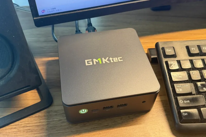 デスク上で稼働しているGMKtec G11