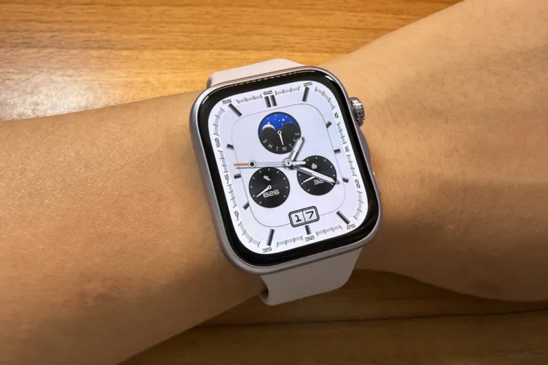 左手にHUAWEI WATCH FIT 5を装着している