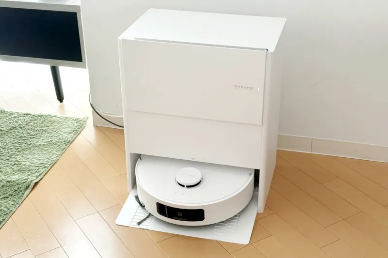 部屋の隅に設置されたDreame Aqua10s Roller AE