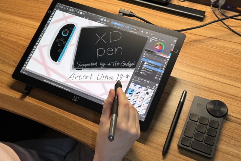 XPPen Artist Ultra 14にペンで絵を描いている